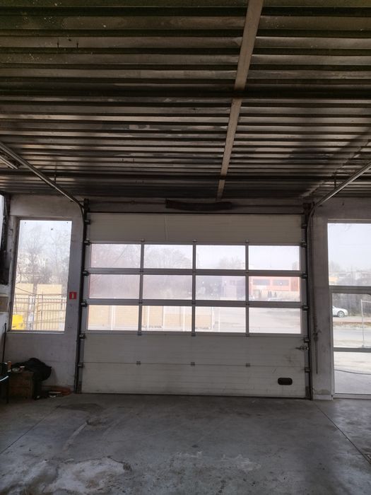 Продавам секционни гаражни врати