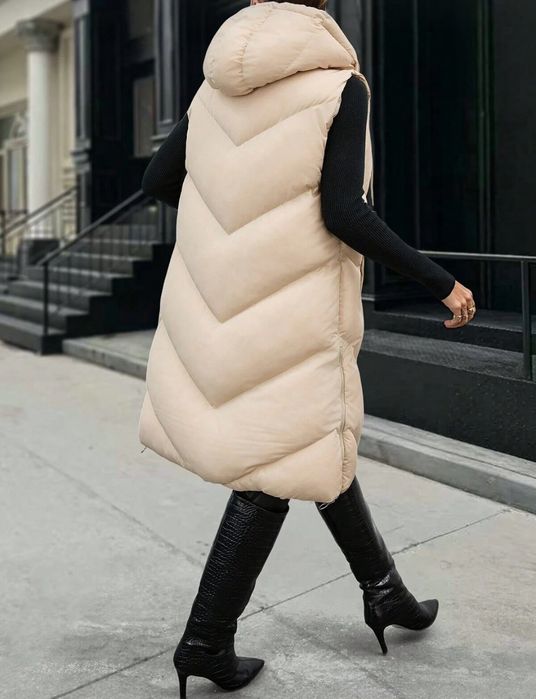 Дълъг елек в  бежов цвят. Размер S.