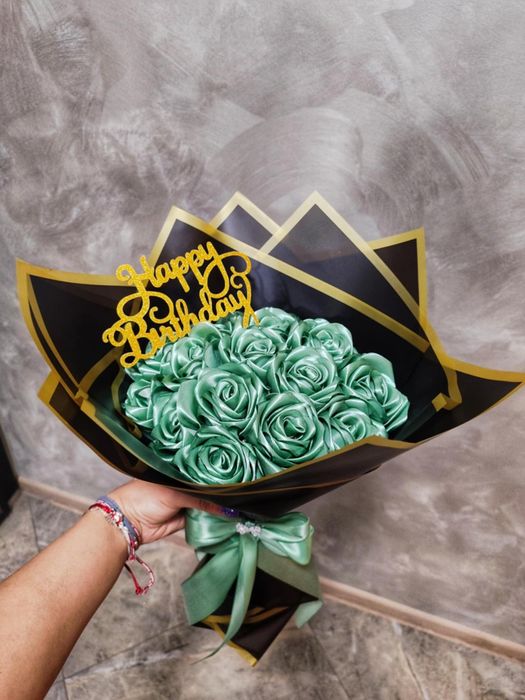 Букети от сатенени рози