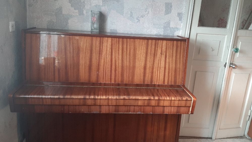 Срочно продаю фортепиано