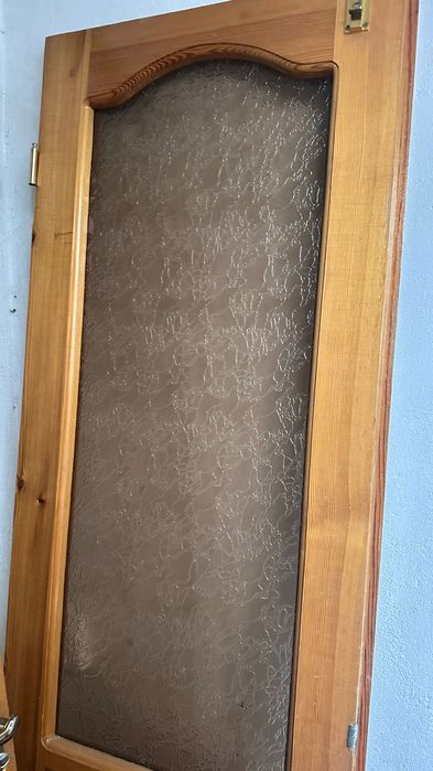 Дверь из дерева в зал