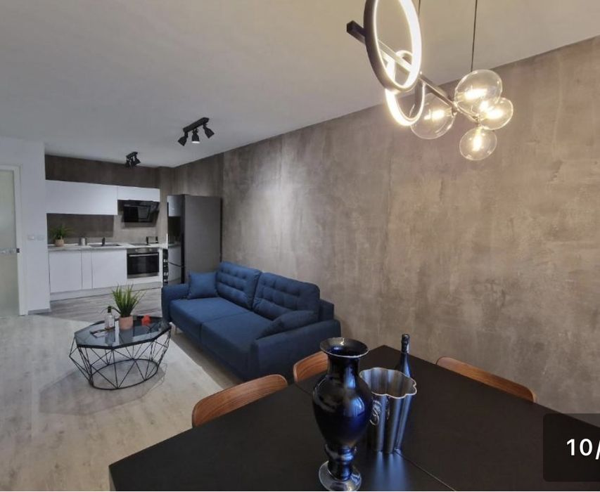 Дава се под наем Тристаен апартамент в Варна, Център - 100 кв.м за 1500 € - Снимка #2