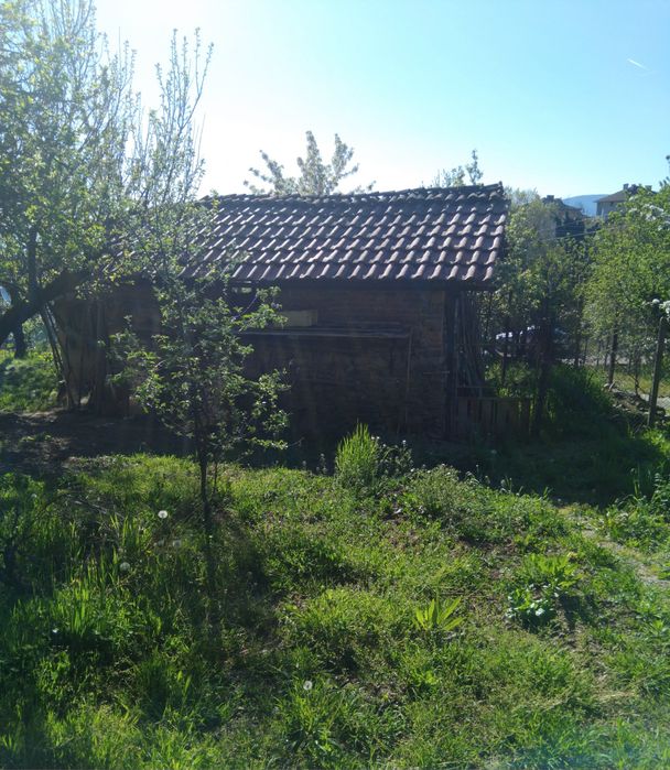 Продава къща в с.Лозно общ.Кюстендил