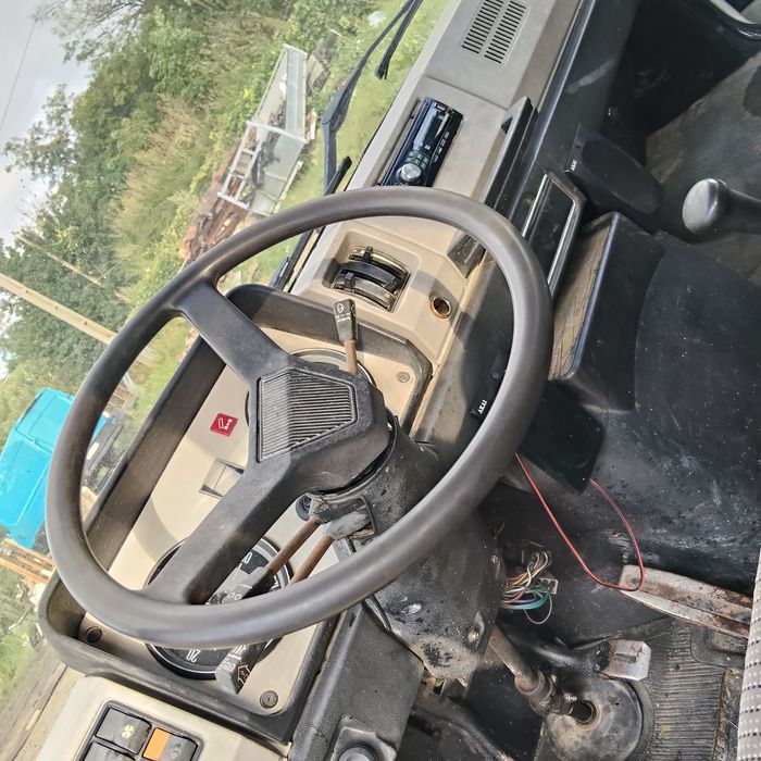 Iveco basculabil trei părți