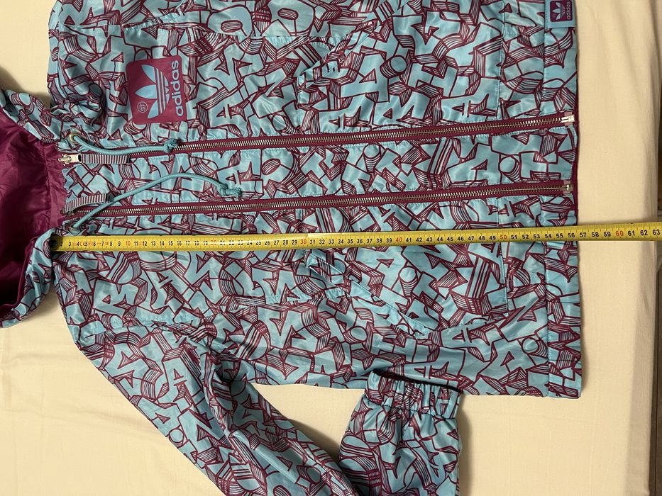 Яке Adidas с две лица