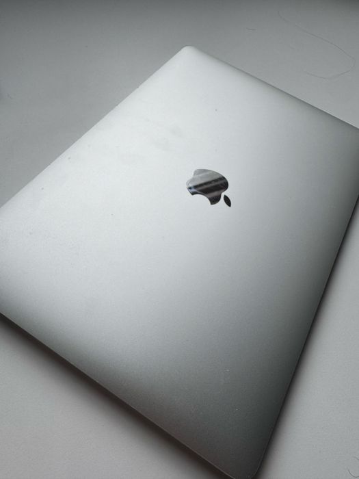 Macbook pro m1 8/256