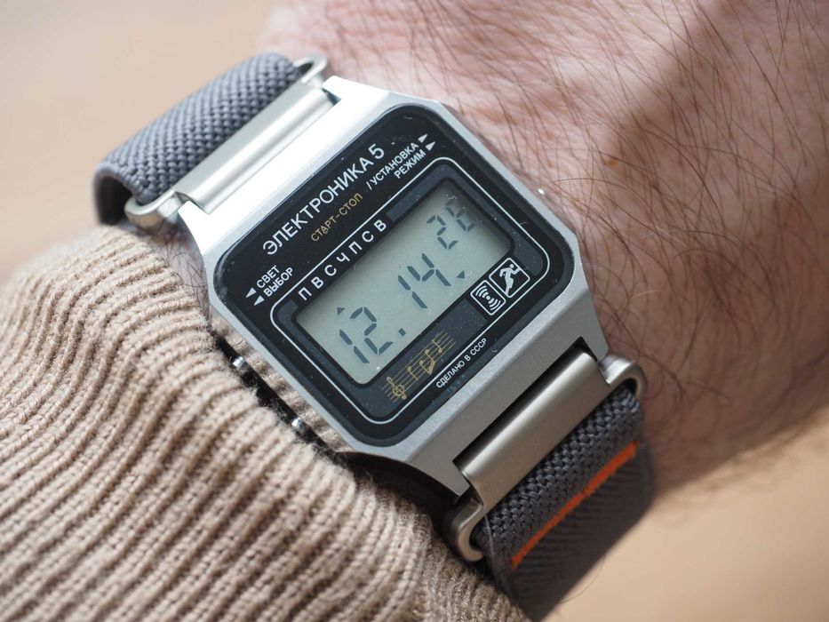 Ceas sovietic digital Elektronika 5, NOU, în cutie orig., curea nouă