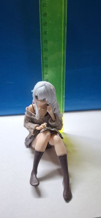 Аниме девушка,фигурка