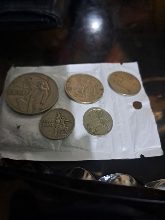 Продам монеты  срочно