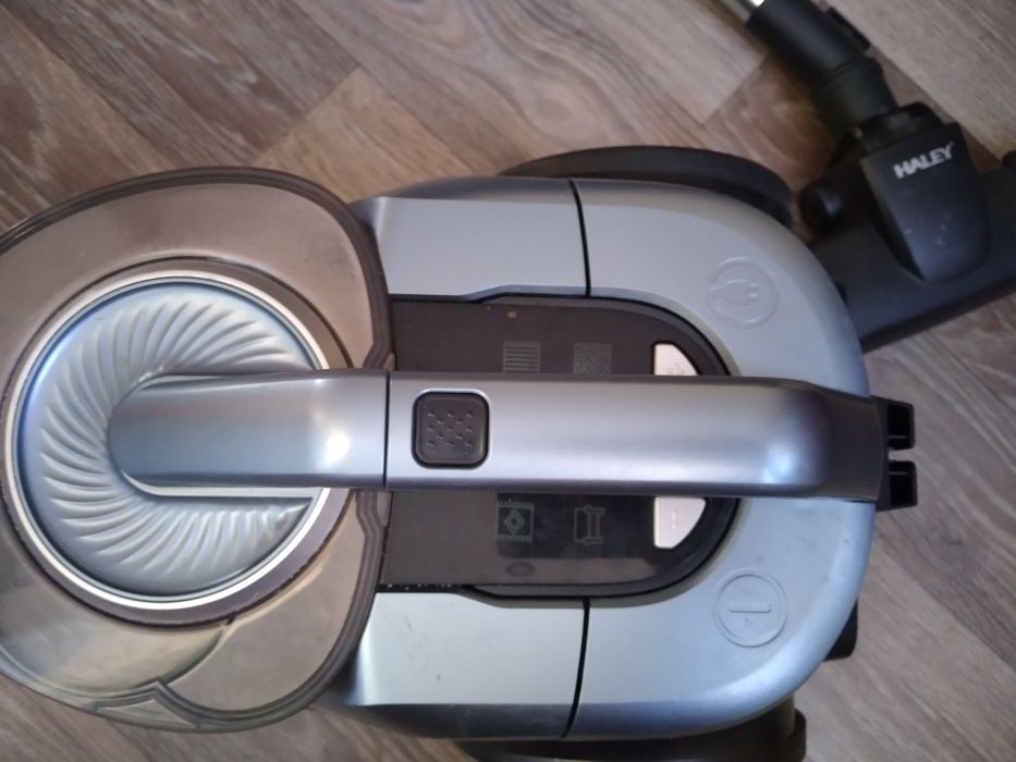 Продам пылесос  Haley HY-9916