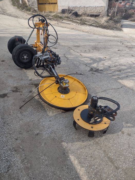 Продавам отклоняваща косачка и фреза