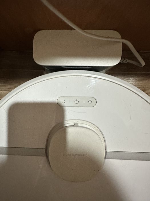 Продаю робот пылесос