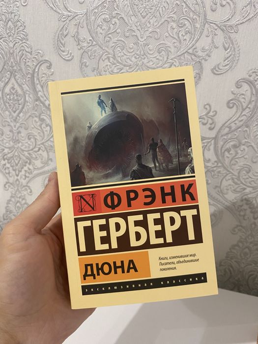 20 разных книг в мягком переплете