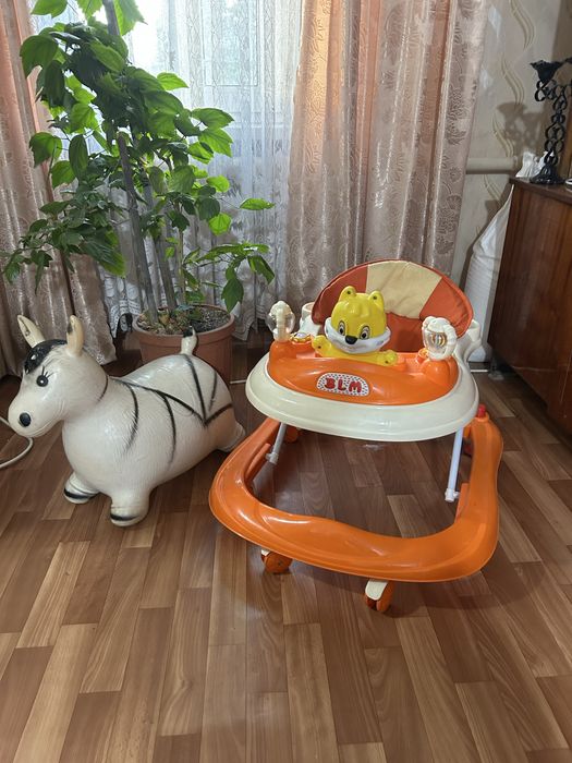 Продаю детские ходунки