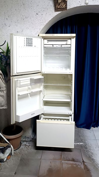 Продам трёх камерный холодильник