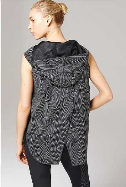 НОВО Ivy Park Reflective Print Showerproof женско елече елек размер S