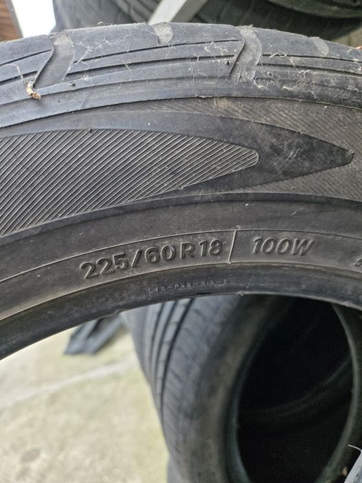2 бр. Автомобилни гуми 225.60.18