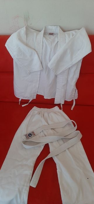 Продам костьюм для каратэ 6-7-8лет