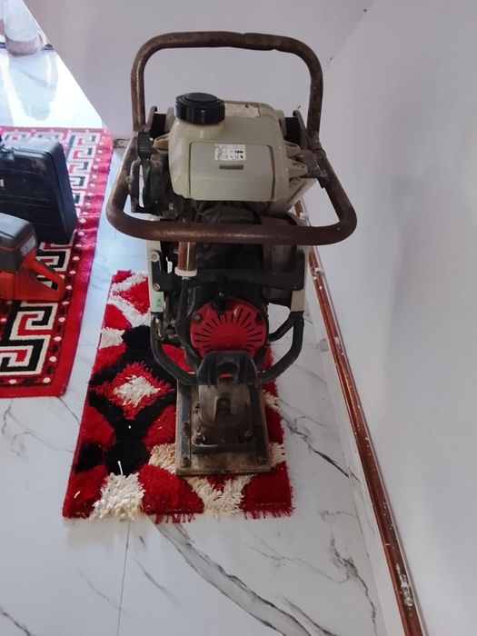 Compactor,drujba de tăiat beton și picamar