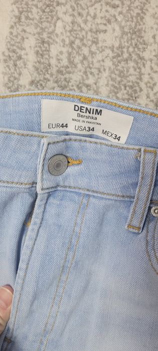 Blugi bershka albastri