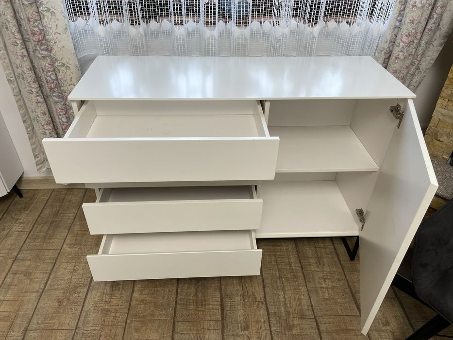 Comodă cu sertare și ușă din MDF