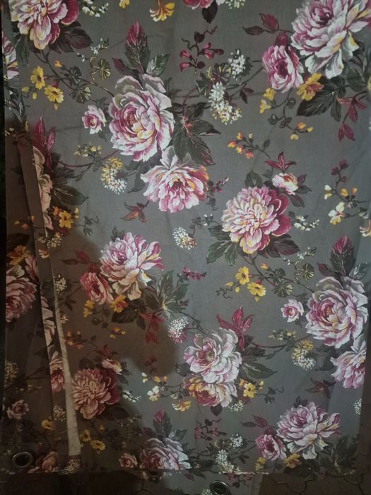 Vând 2 draperii noi Sofia