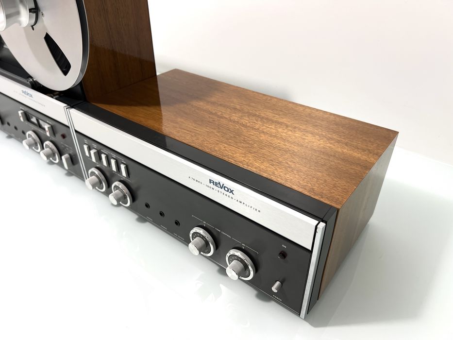 Linie REVOX compusă din magnetofon Revox A77 cu capac antipraf, amplificator A78, radio/tunor A76