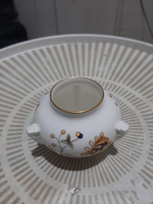 Vază din porțelan de os