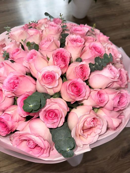 свежий букет из 51 роз