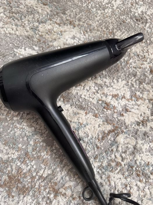 Продам фен Philips. Б/у в отличном состоянии.