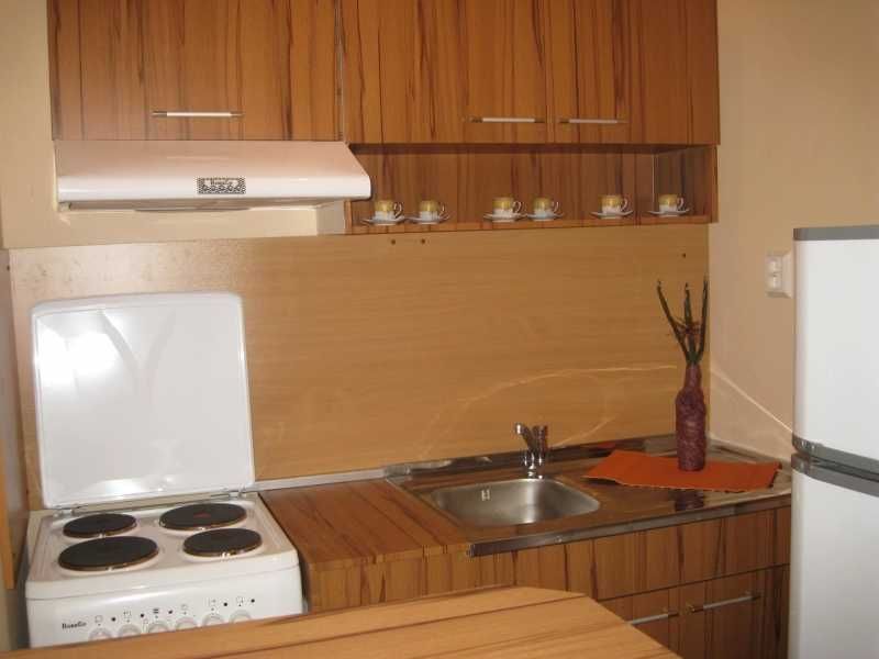 Дава се под наем Двустаен апартамент в Пловдив, Тракия - 68 кв.м за 239.7 € - Снимка #2