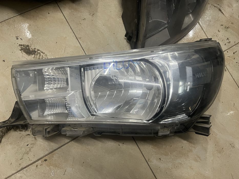 Vand faruri auto