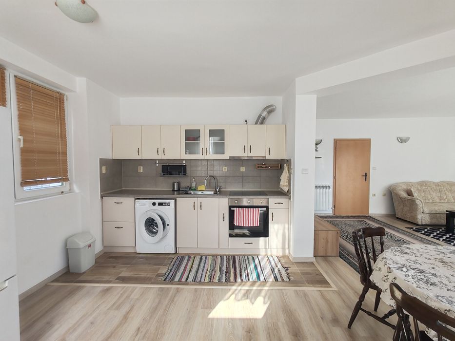 Дава се под наем Четиристаен апартамент в Бургас, Сарафово - 150 кв.м за 1097.01 € - Снимка #3