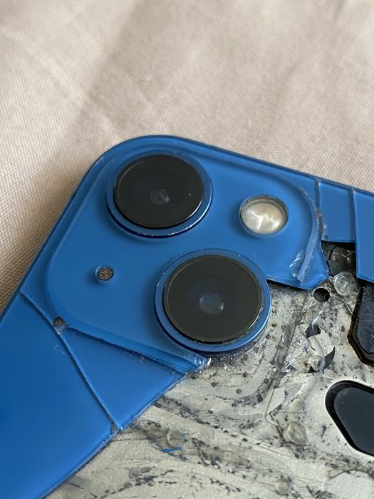 iPhone 13 / За части / Дисплей