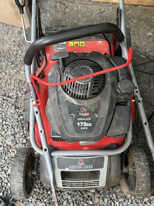 Vand masini de tuns gazonul pe benzina Media Line