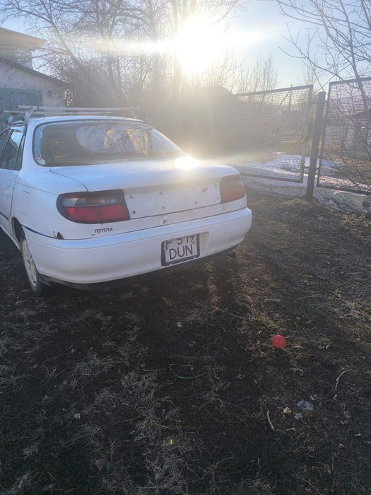 Продам автомобиль тайота Карина.