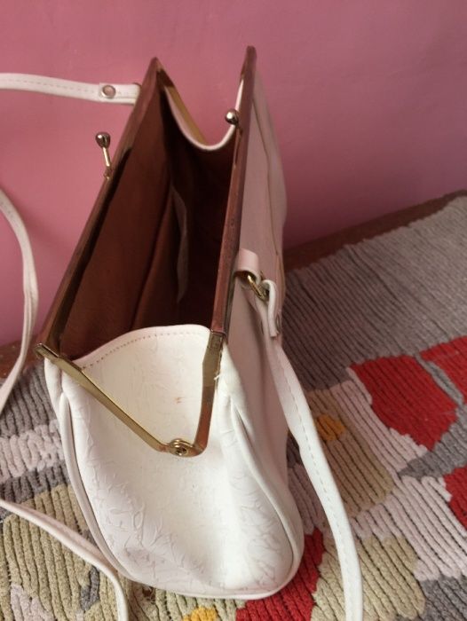 естествена кожа шапка и яки от лисица,бяла дамска чанта