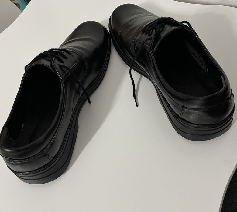 Vand pantofi din piele