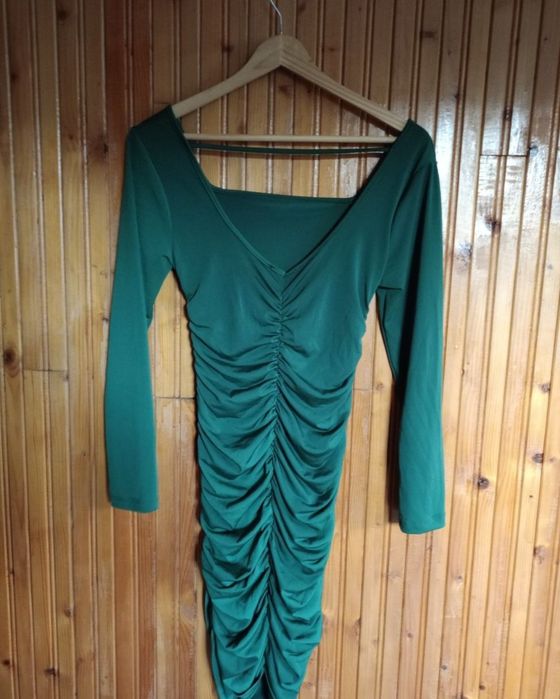 Зелена елегантна рокля