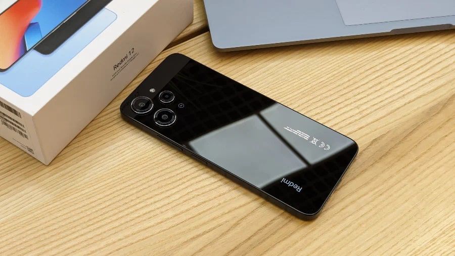 Продаю смартфон Redmi 12. Смартфон сотилади