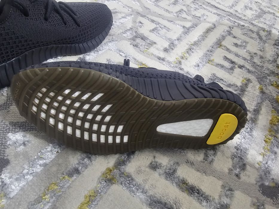 Кроссовка Adidas yeezy boost 350 V2