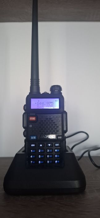 6 Buc .Baofeng 5W UHF/VHF Walkie Talkie