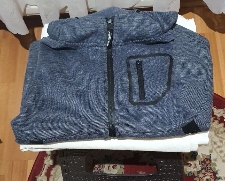 Hanorac copii 10 ani 134-140 Oudong – 100% poliester, stare foarte bun