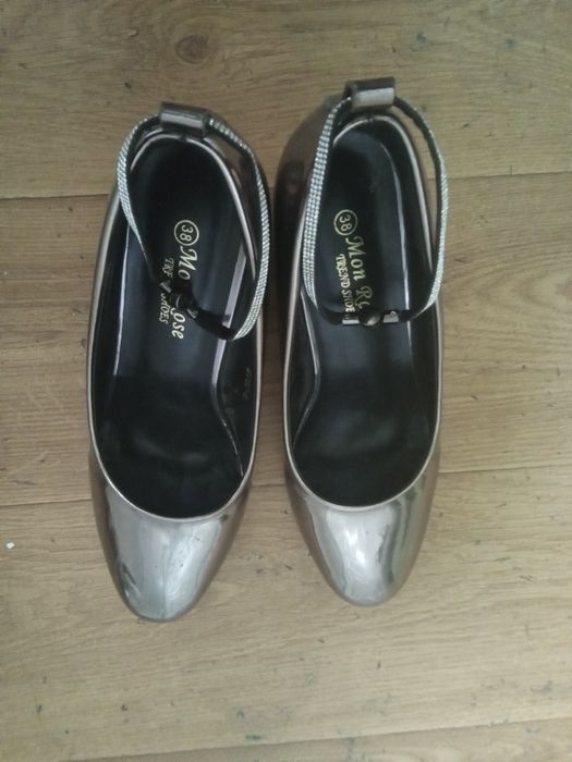 Туфли золотистые