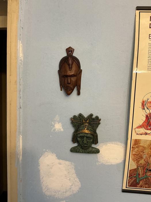 Statuete  și măști africane