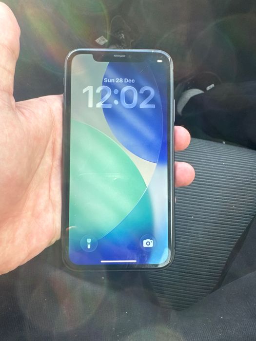 iPhone 11 64 gb .