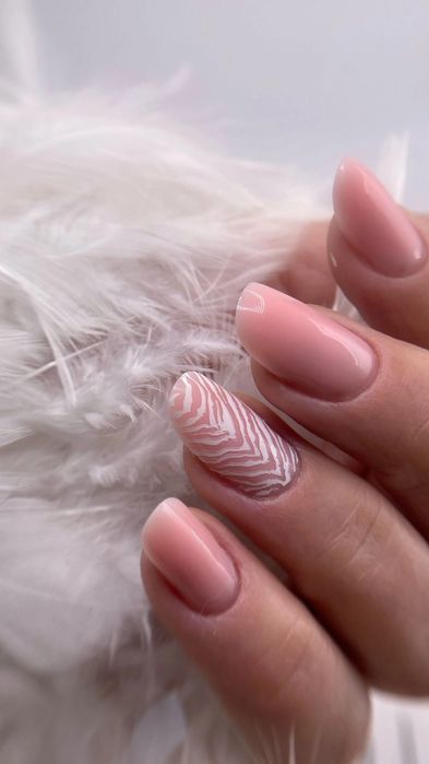 Manichiura cu gel și oja semi