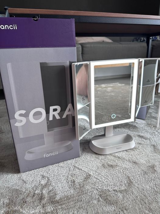 Oglinda cosmetica led cu picior