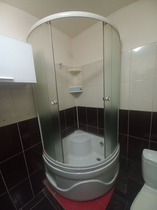 Cabină de duș cu cadită