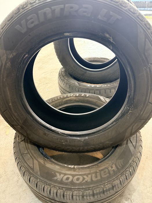 Продавам 4 летни гуми за бус HANKOOK vantra lt 205 65 16 C